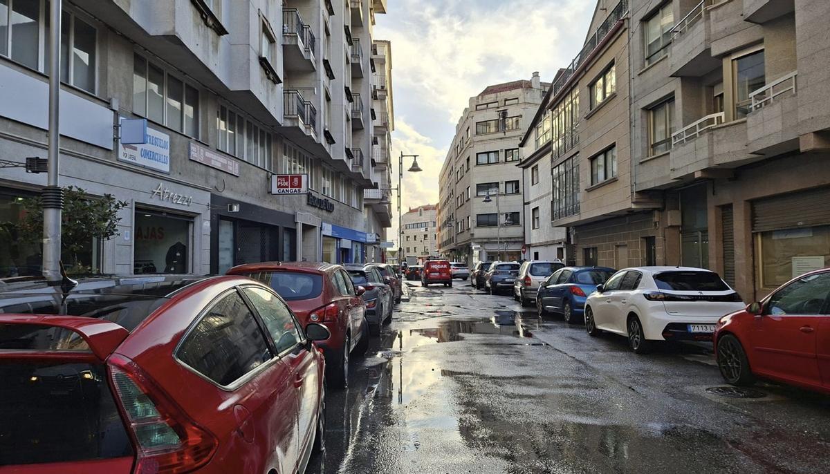 La calle Noria se desploma por el mal estado de  las redes, igual que en Alexandre Cribeiro.