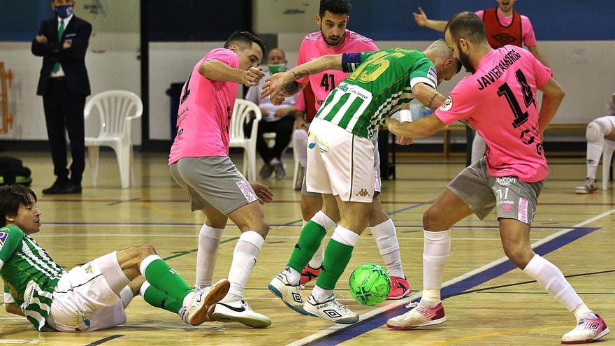 Imagen del encuentro de ayer entre el Real Betis FS y el BeSoccer UMA Antequera en Amate.