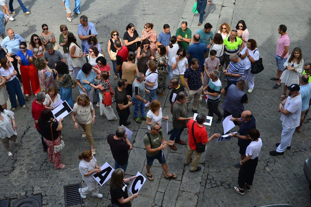 Trabajadores del Ayuntamiento de Plasencia, organizándose para una protesta.