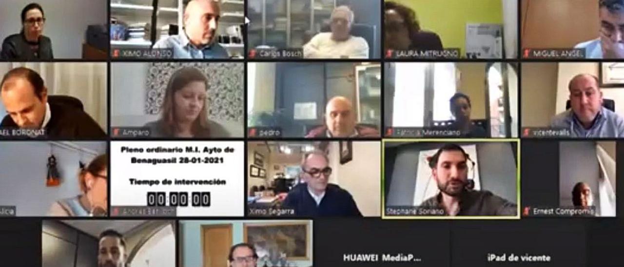 Pleno municipal del 28 de enero donde la oposición preguntó por la negociación con Himin Solar. | LEVANTE-EMV
