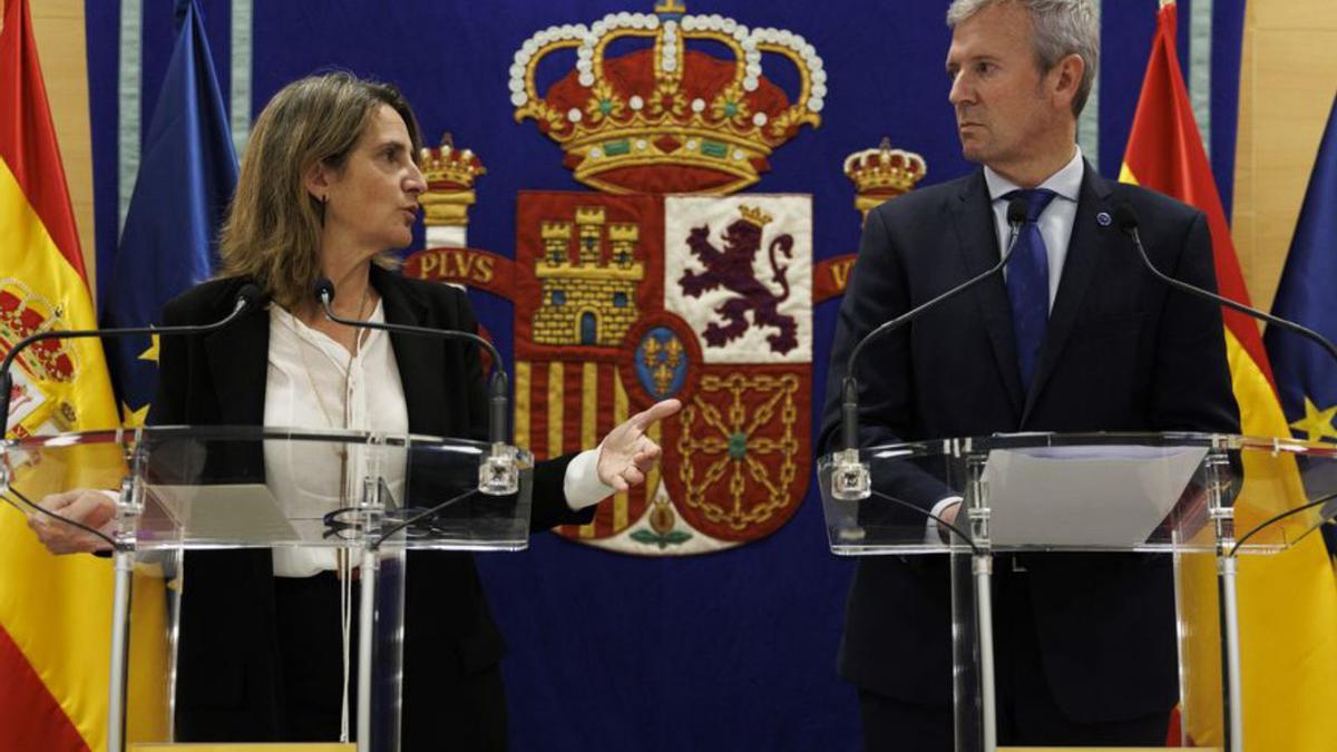 Alfonso Rueda y la ministra Ribera, ayer en Madrid.  |  // L. O.