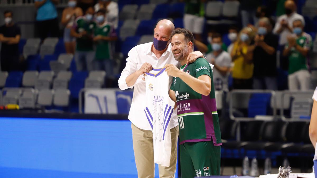 Carlos Cabezas juega su último partido con el Unicaja en el Carpena