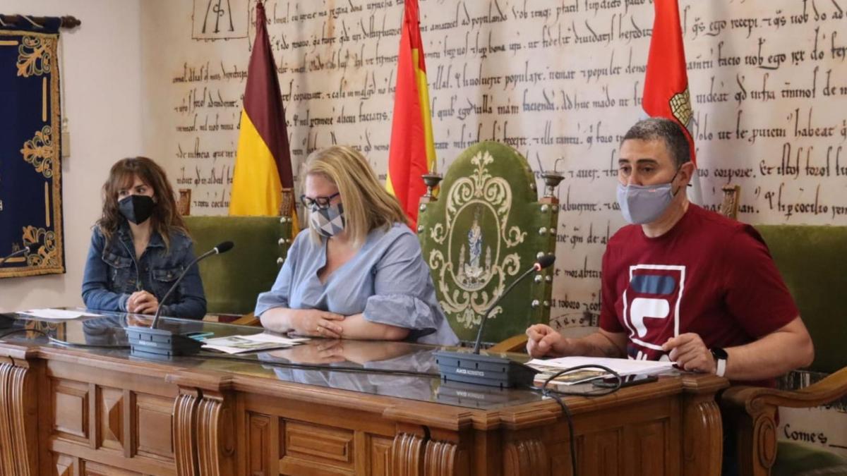 Rueda de prensa celebrada ayer en el Salón de Plenos.