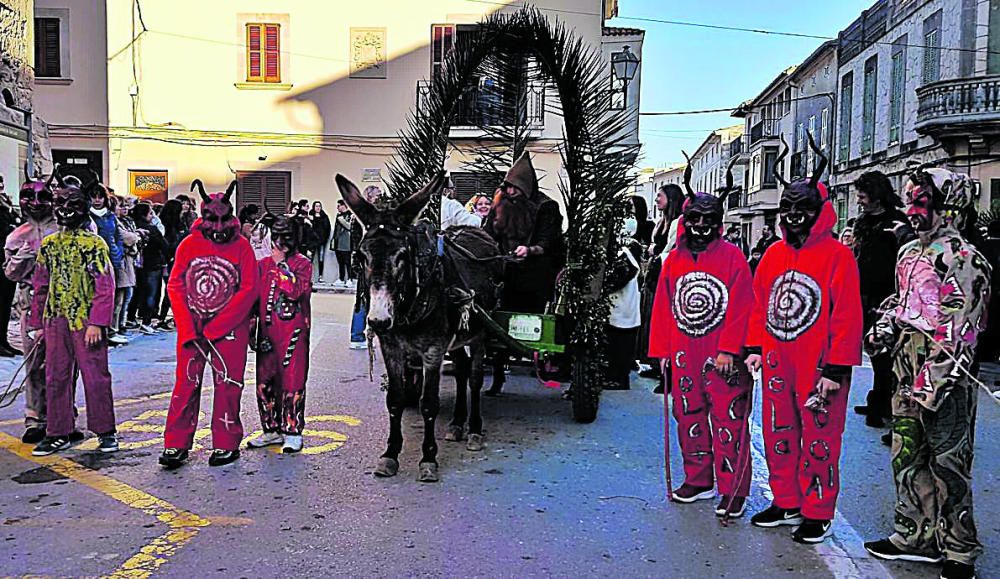 Sant Antoni 2020: Un sábado de 'beneïdes' y 'foguerons'