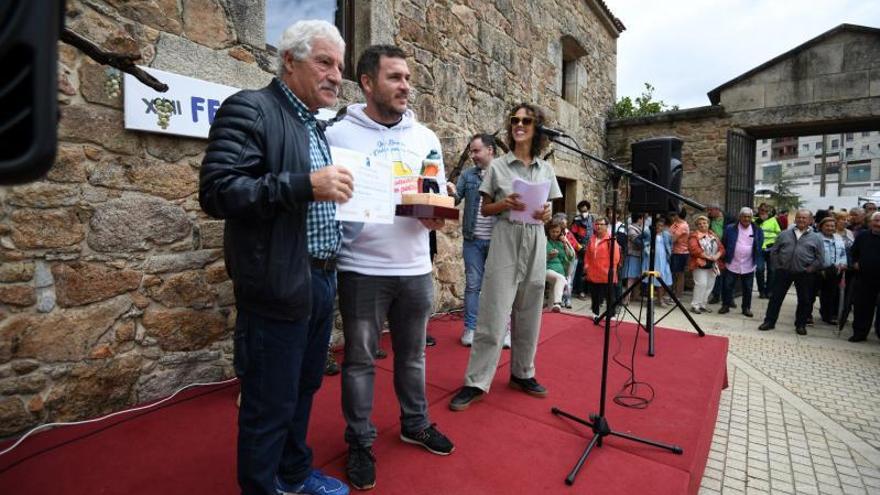 Entrega de premios tras las catas celebradas ayer en el Pazo da Crega.   | // GUSTAVO SANTOS 