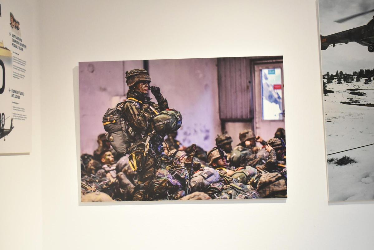 Galería | Así fue la inauguración de la exposición de las Fuerzas Armadas en Cáceres