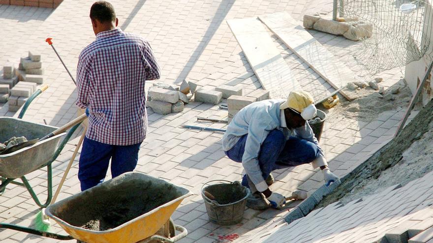 La contratación de extranjeros aumenta un 30% en bares y obras en Galicia en dos años