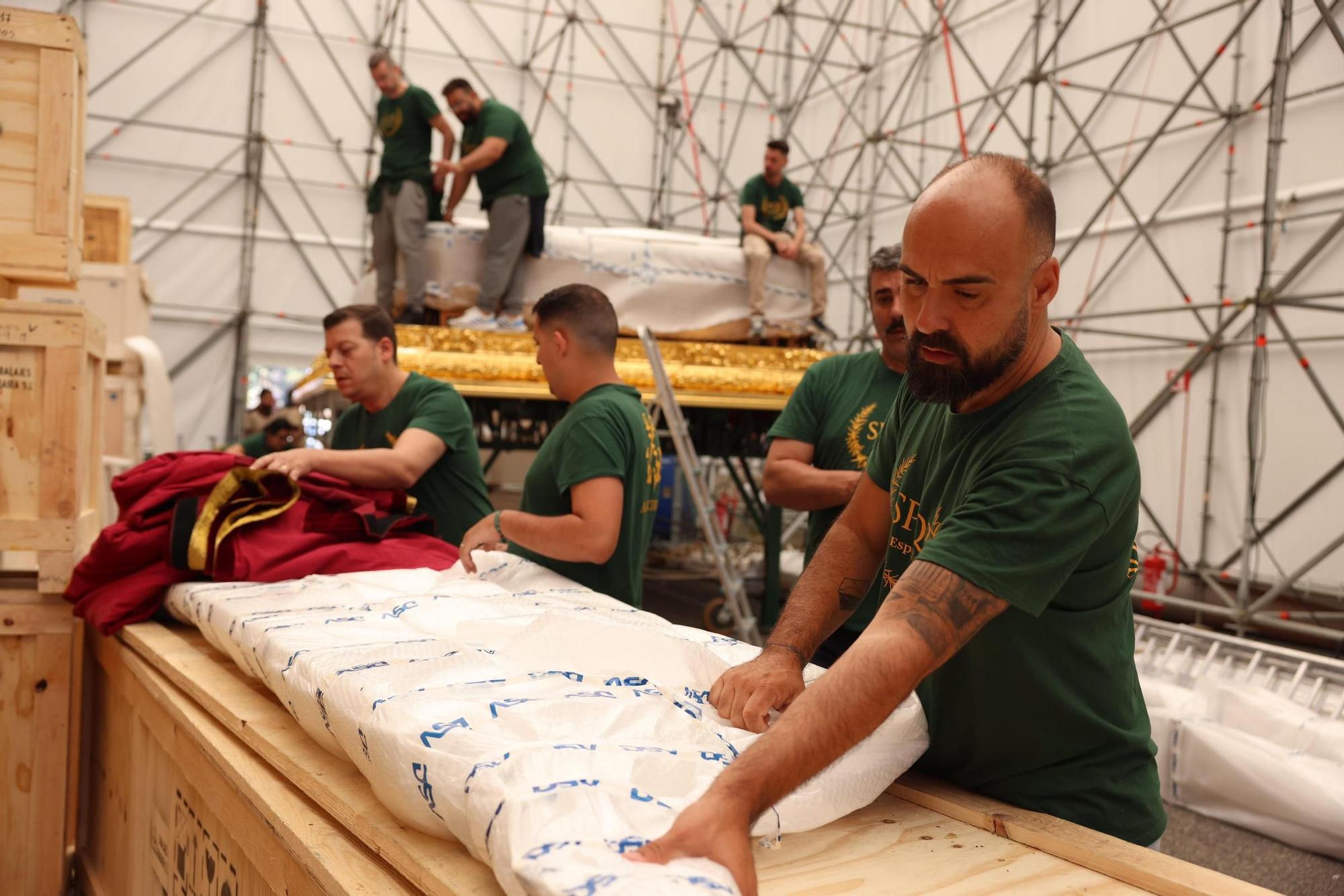 Trabajos en el trono de la Esperanza
