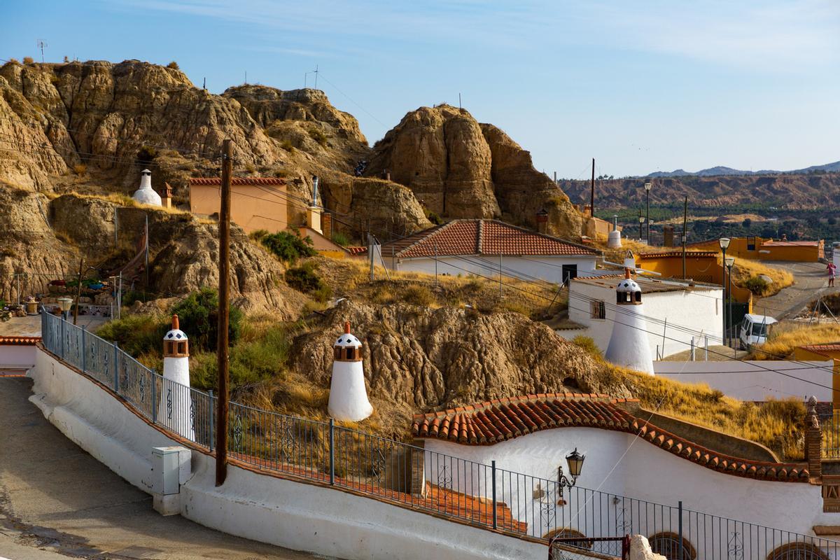 Barrio con casas cueva trogloditas, Guadix, España