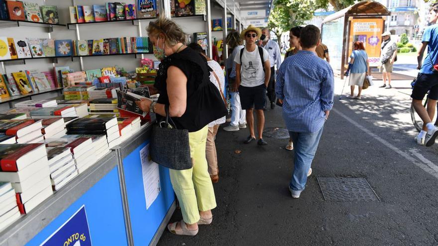 Casetas de la Feria del Libro de A Coruña del año pasado. |   // CARLOS PARDELLAS