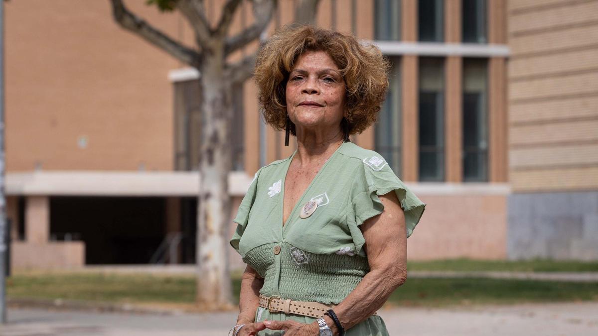 Elsie Jeanette, graduada de Historia por la Universidad de Zaragoza a los 74 años.