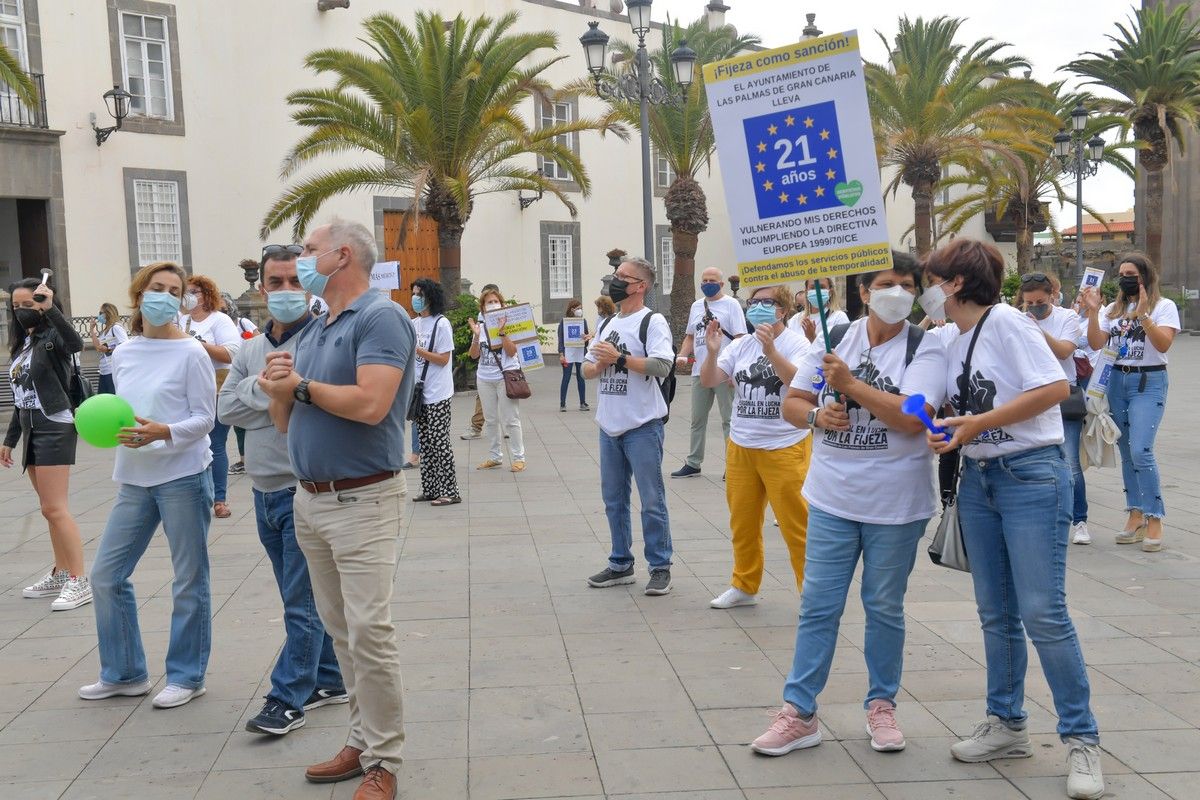 Manifestación de empleados municipales para exigir que los hagan fijos