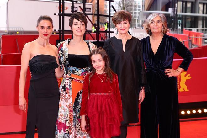 El equipo de '20.000 especies de abejas' en la alfombra roja de la 73ª edición de 'La Berlinale'