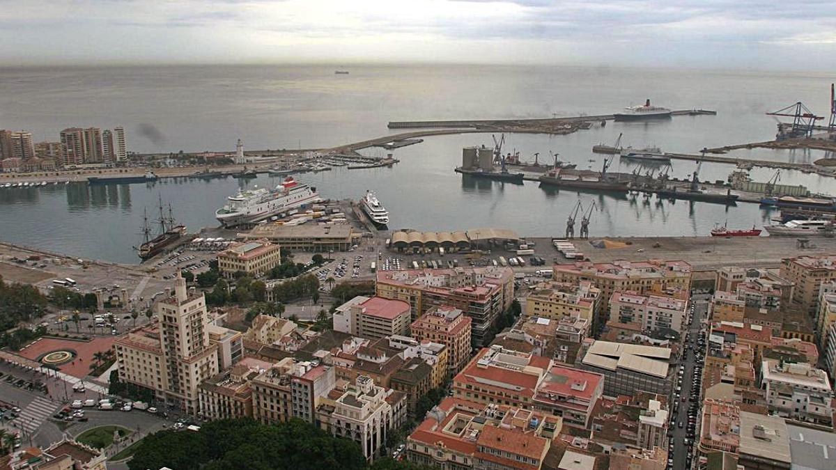 Una imagen aérea del puerto de Málaga.