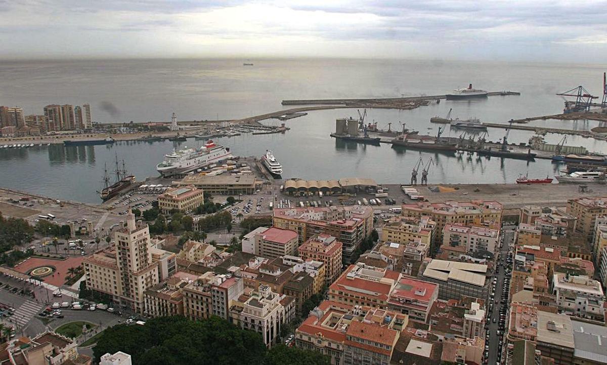 Una imagen aérea del puerto de Málaga.