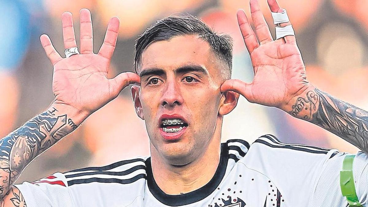 Jefté Betancor festeja un tanto con el Albacete Balompié.