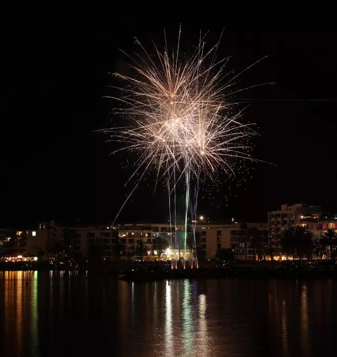 Mira aquí todas las fotos de los fuegos artificiales en ses Figueretes