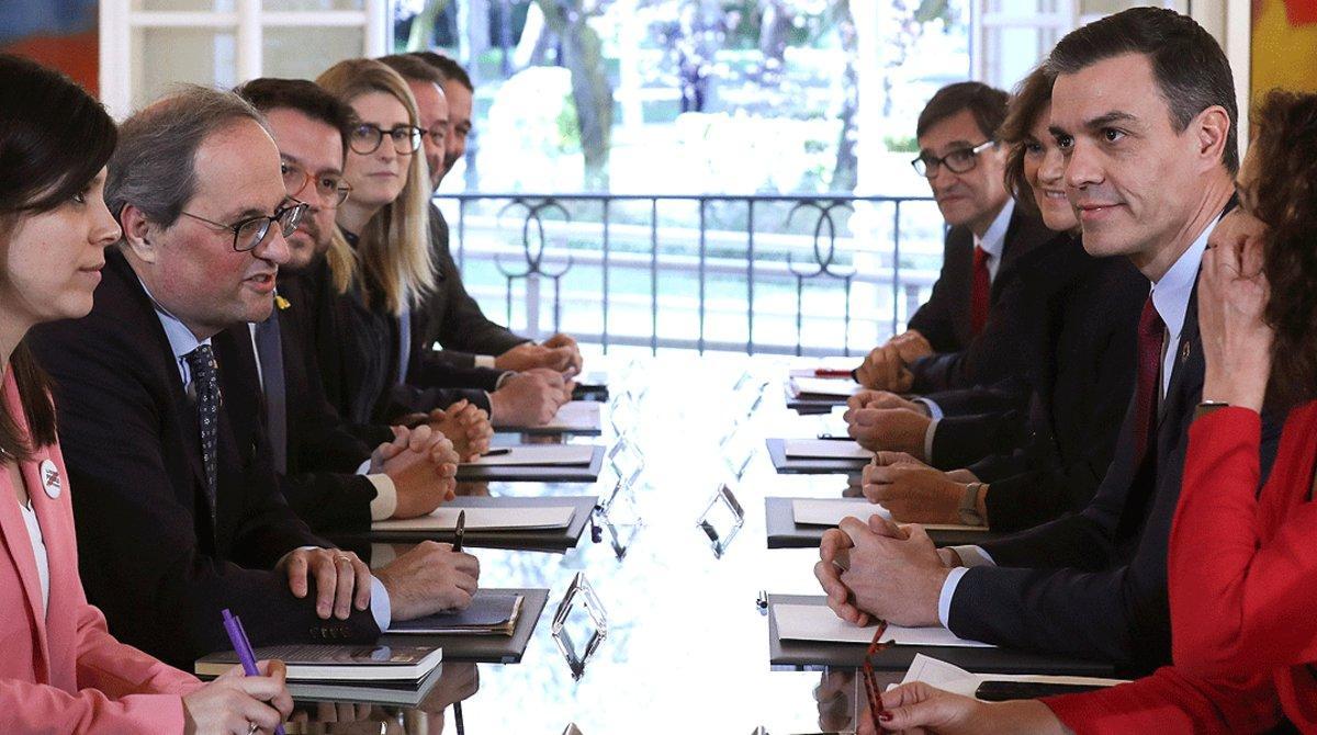 Un moment de la primera reunió de la taula de diàleg entre Catalunya i el Govern espanyol, encapçalat per Quim Torra i Pedro Sánchez, a la Moncloa, el passat 26 de febrer.