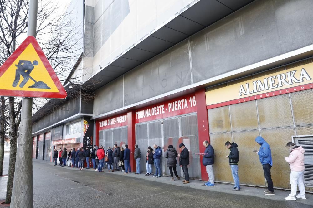 Colas en El Molinón para las entradas del derbi