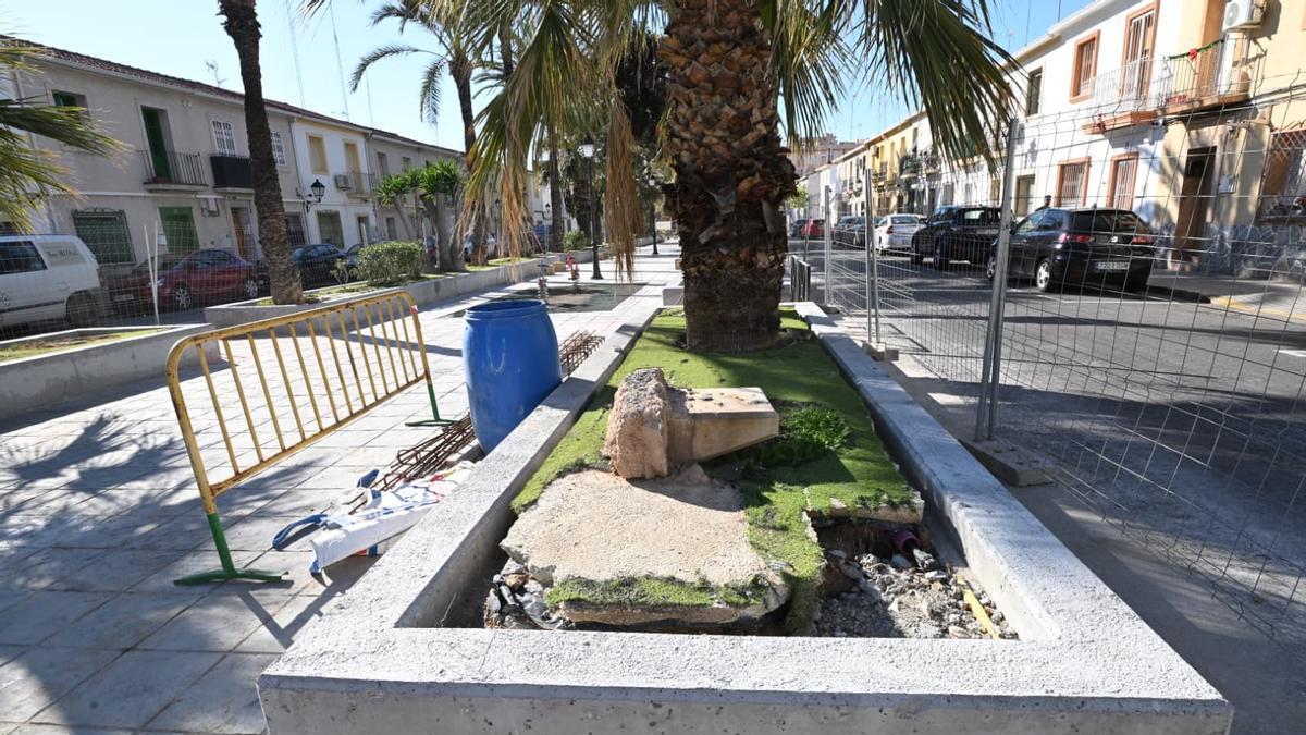 Las obras en los jardines de Obispo Barrachina en Elche siguen paradas