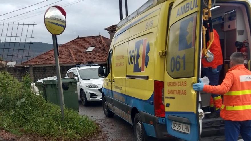 Herido un vecino al caer de una escalera en Moaña