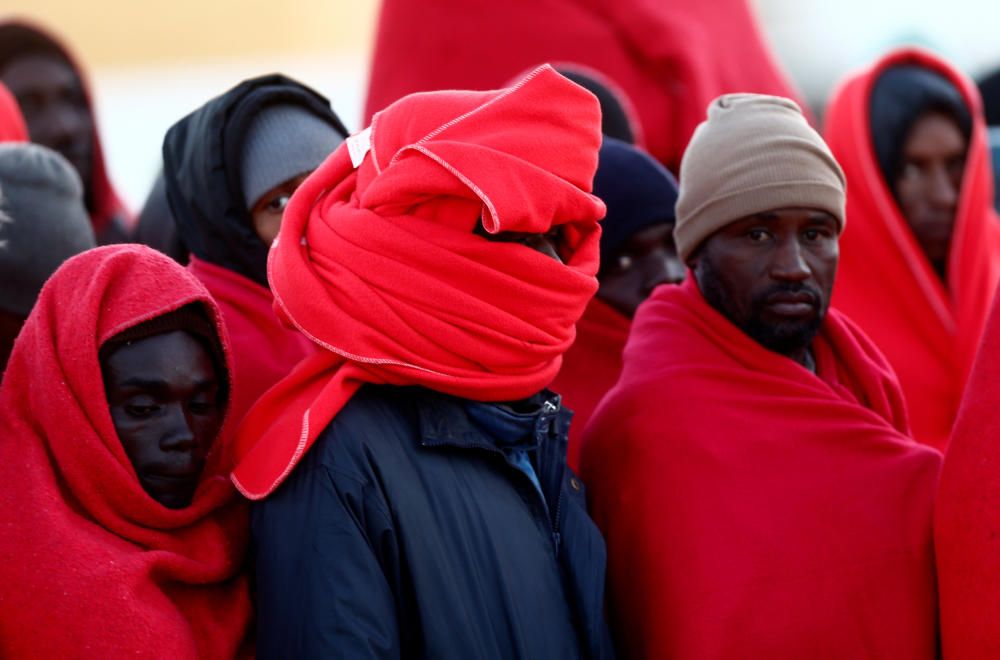 Llegan al puerto de Málaga a 185 personas rescatadas de tres pateras