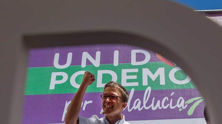 Errejón, en Sevilla, donde subió al escenario con los acordes de la canción de &quot;Oliver y Benji&quot;.