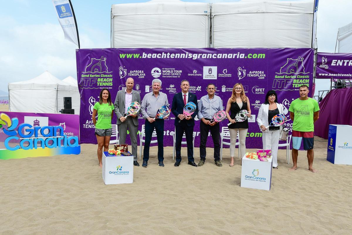 Pressentación del campeonato de tenis playa en Las Canteras.