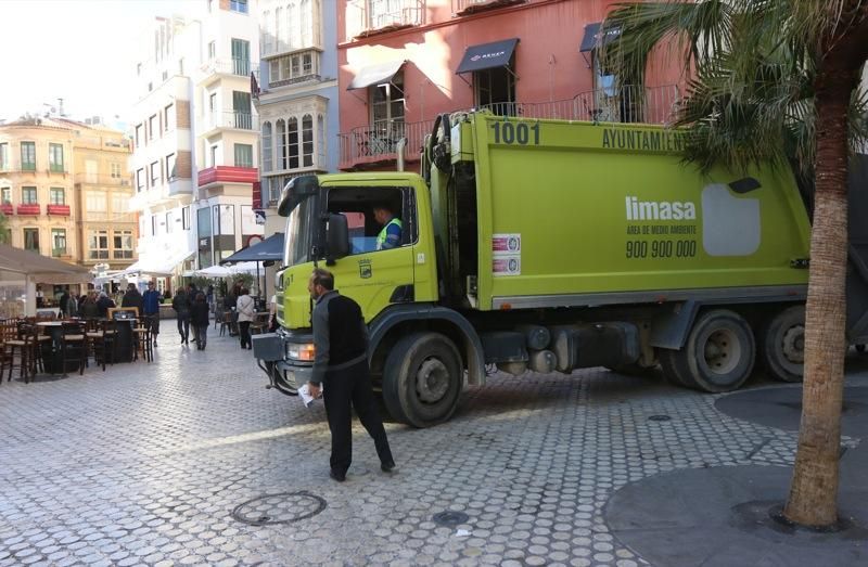 Limasa ya recoge la basura del centro de Málaga