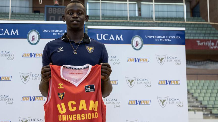 Presentación del alero Peter Jok