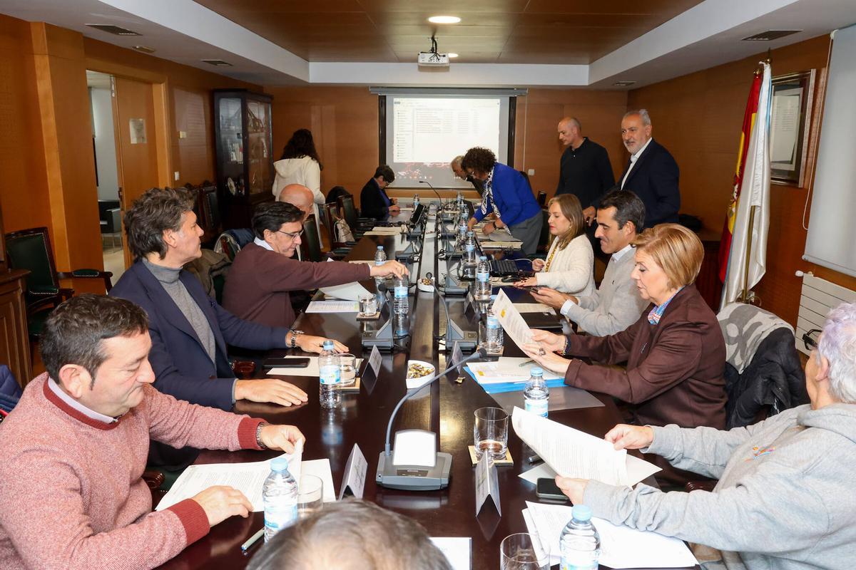 Los miembros del Consejo de Administración en la reunión de ayer