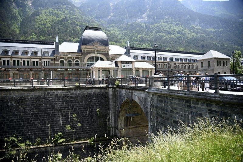 Reapertura de la línea ferroviaria internacional de Canfranc