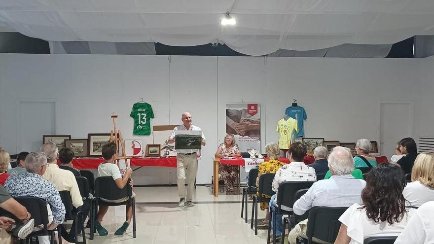 Los guantes de Unai Simón alcanzan las cuatro cifras en la subasta solidaria de Luarca