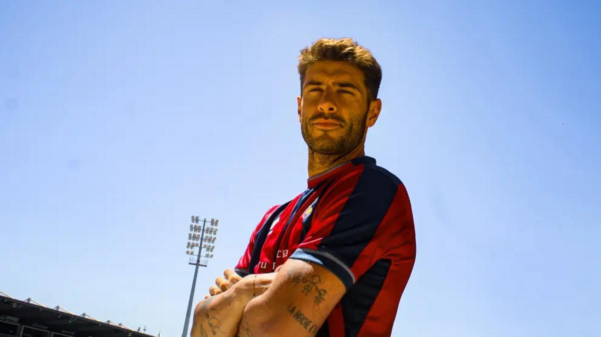 Íñigo Piña, central del Huesca, no estará ante el Córdoba por sanción.