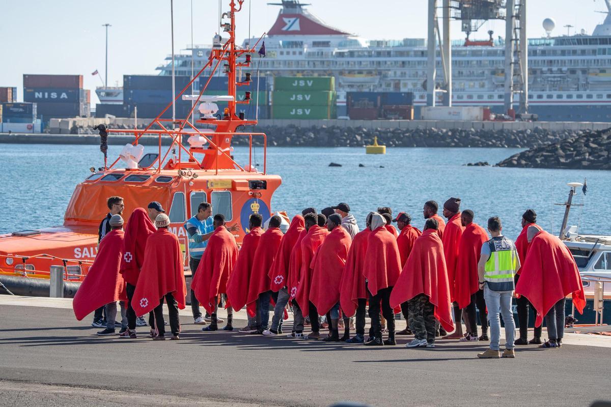 El Govern impulsa la regularització de gairebé mig milió de migrants arribats a Espanya abans del 2025 El Govern impulsa la regularització de gairebé mig milió de migrants arribats a Espanya abans del 2025