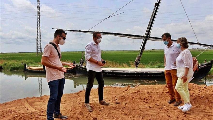 El alcalde Vicente Zaragoza y su equipo en la visita a las obras.