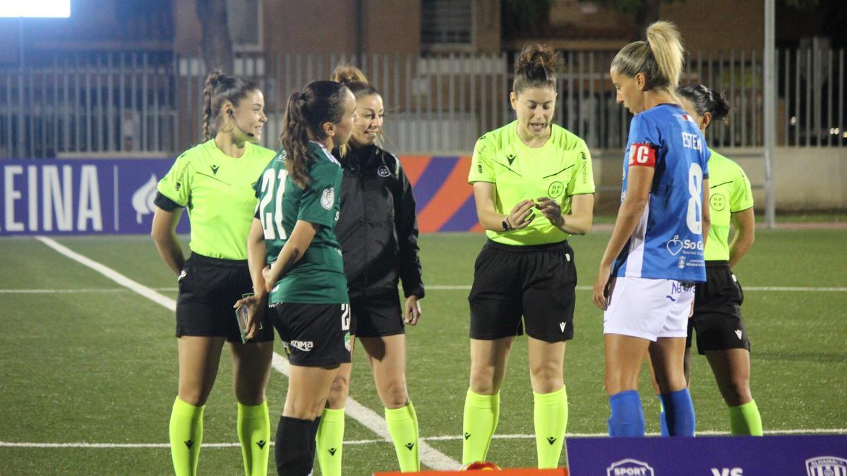 Espe Cuello y Estefa Lima durante el sorteo de campos previo al partido de Copa de la Reina.