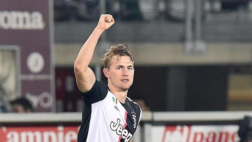 De Ligt firmó por la Juventus a cambio de 75 millones de euros fijos más 10,5 millones en variables.