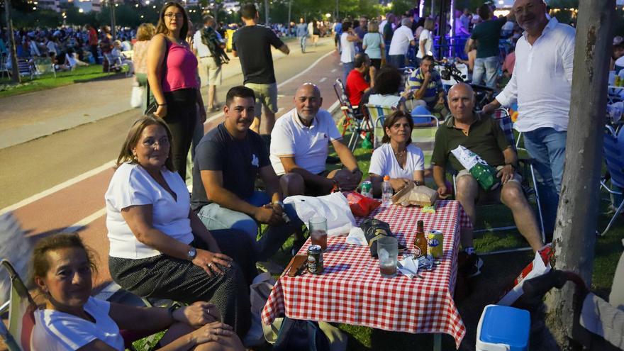 Víspera de San Juan en Badajoz: así se vivió la noche en el Paseo del Guadiana