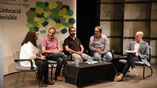 Carme García, Pep Llenas, Eduard Vallory, Antoni Llobet i Marc Marcè al debat «L´escola adoctrina?»
