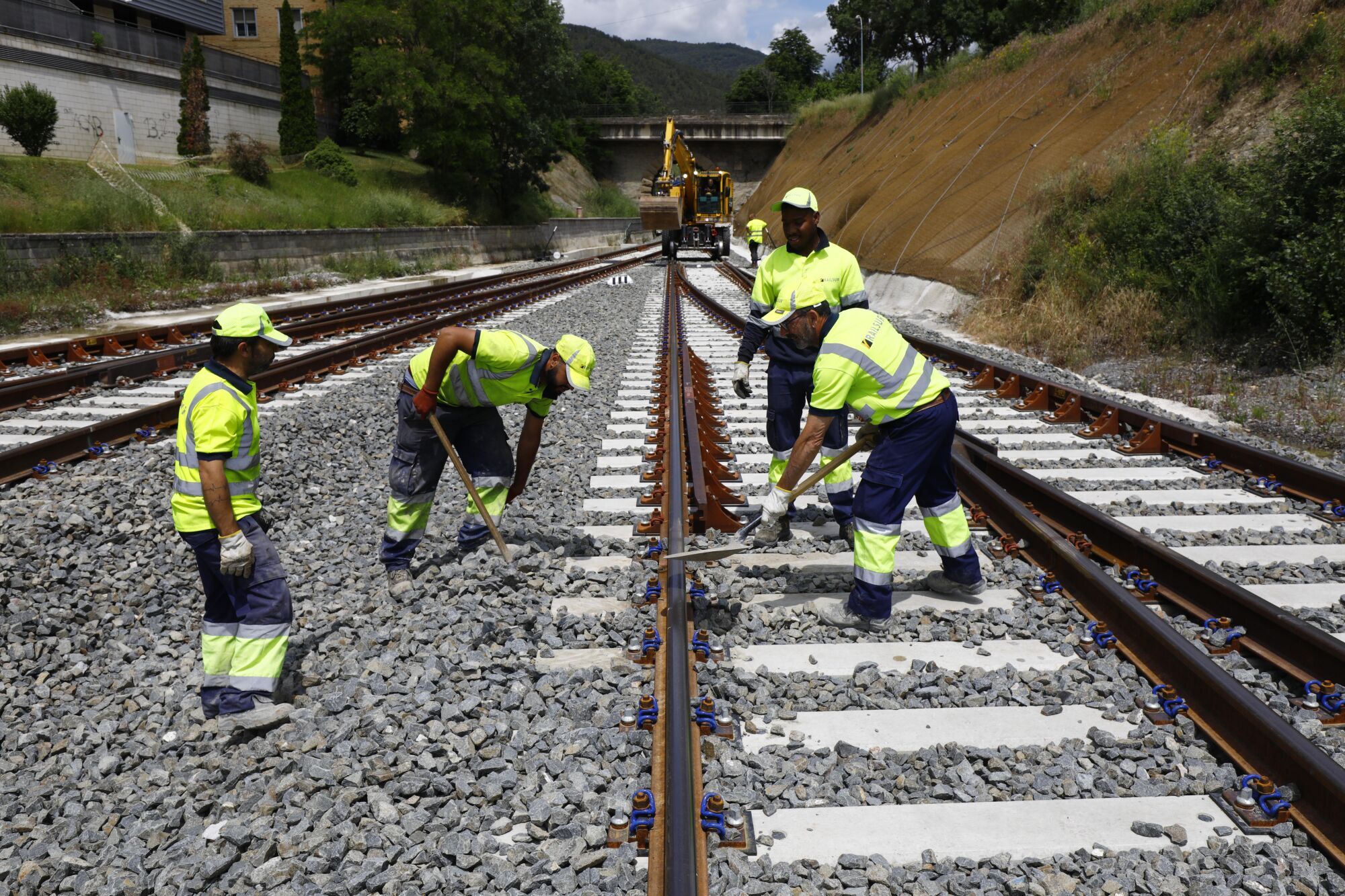 Últimos remates en las obras de la línea del Canfranero antes de su ansiada reapertura. 
