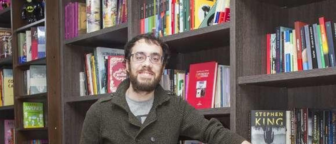 Javier Pereiro Ramos, onte, na librería Vagalume. // Bernabé/Ana Agra