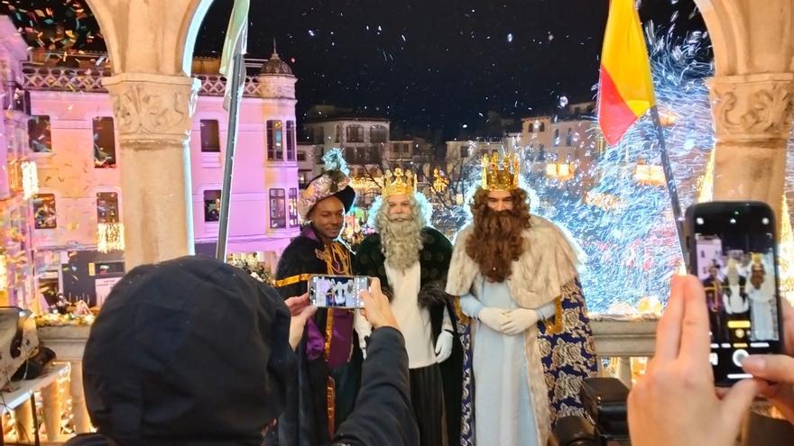 La plaza Mayor de Plasencia celebra la llegada de los Reyes Magos