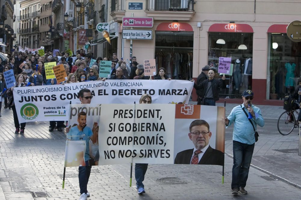 Manifestación en València contra el plurilingüismo