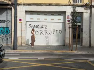 Aparecen pintadas en el domicilio de Ábalos en València