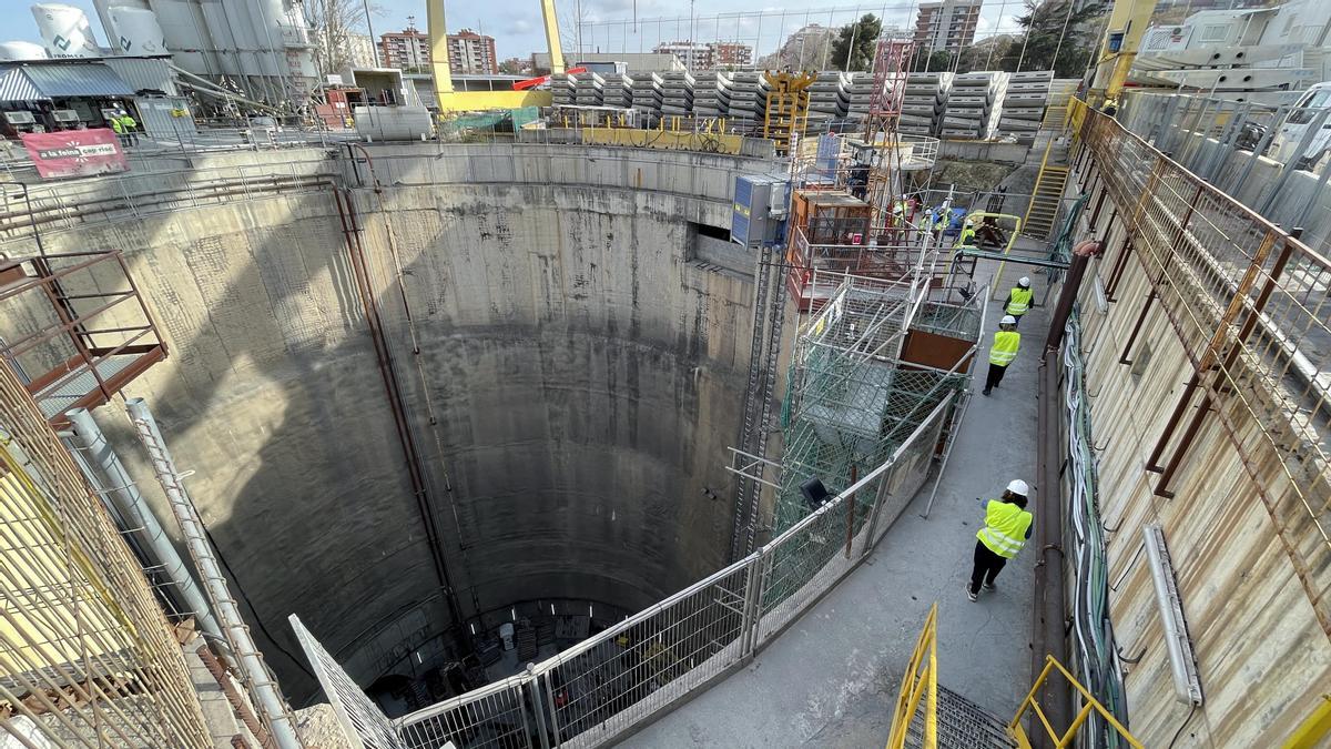 En el interior de la tuneladora de la L9 del metro