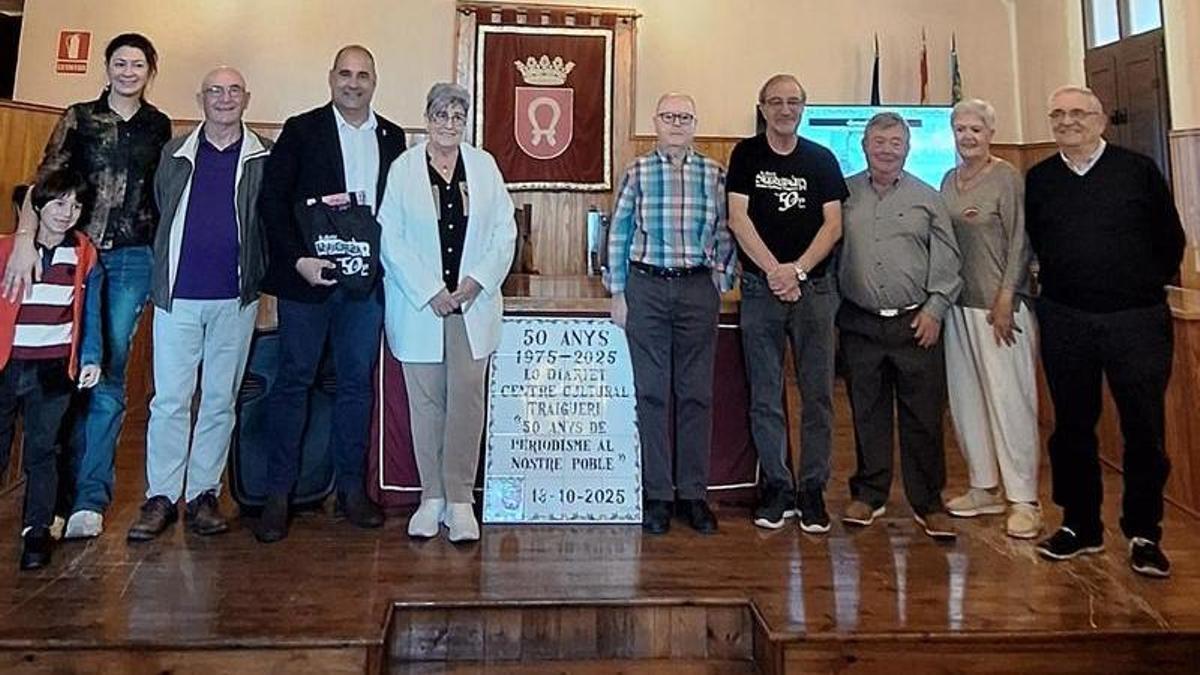 Imagen de grupo del homenaje a la revista 'El Diariet' de Traiguera.