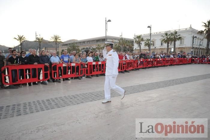 Arriado Solemne de Bandera en el puerto de Cartagena