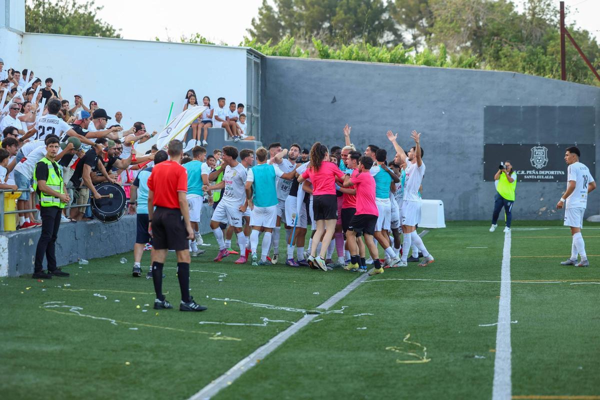 Aquí están las mejores fotos del ascenso de la Peña Deportiva