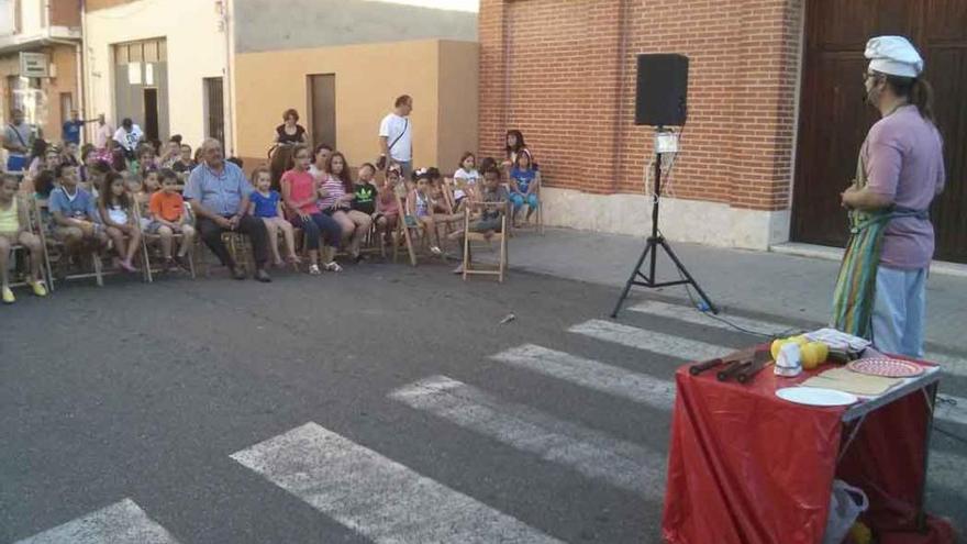 Un cocinero protagonizó el espectáculo de ayer por la tarde.